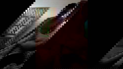 Vợ chồng làm tình tự quay